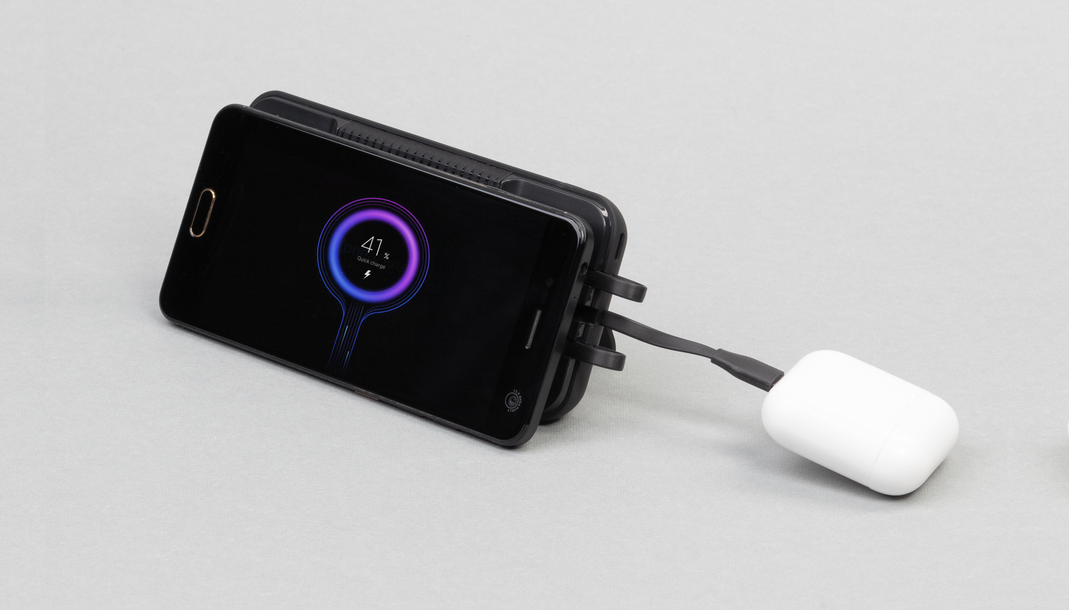 Беспроводное зарядное (22.5/15W) устройство "Topfull SOFTTOUCH" 10000 mAh с подсветкой лого, присосками, встроенными кабелями, с подставкой (Изображение 7)