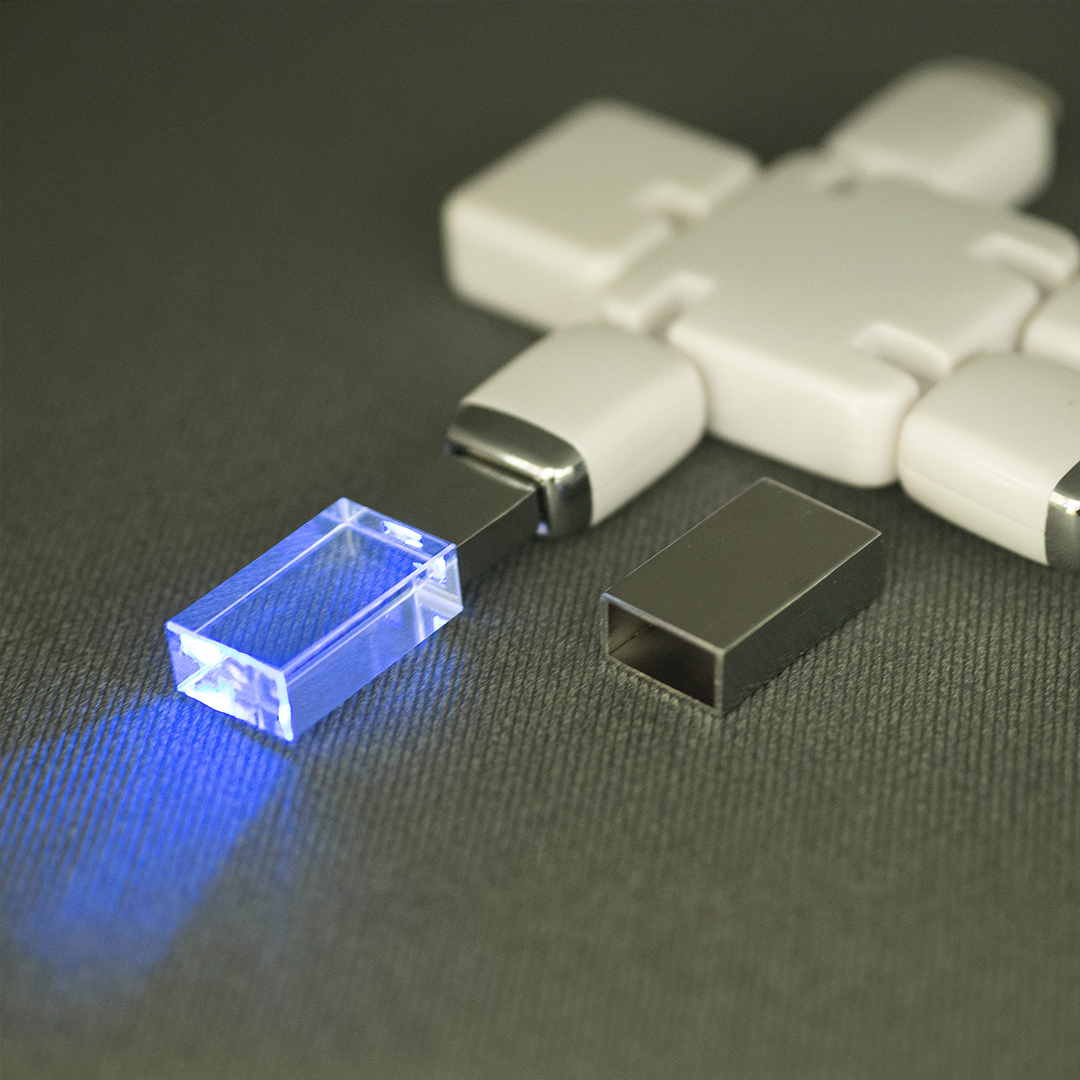 Флеш накопитель USB 2.0 Кристалл, металл/стекло, прозрачный/серебристый, подсветка синим, 16 GB (Изображение 2)