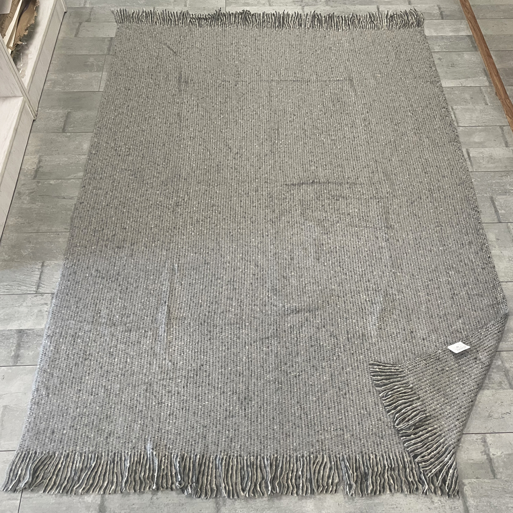 Плед акриловый Super Soft Care размер 120*160 см, темно- серый, плотность 550гр/м2, в подарочной белой крафтовой коробке с окошком (Изображение 5)
