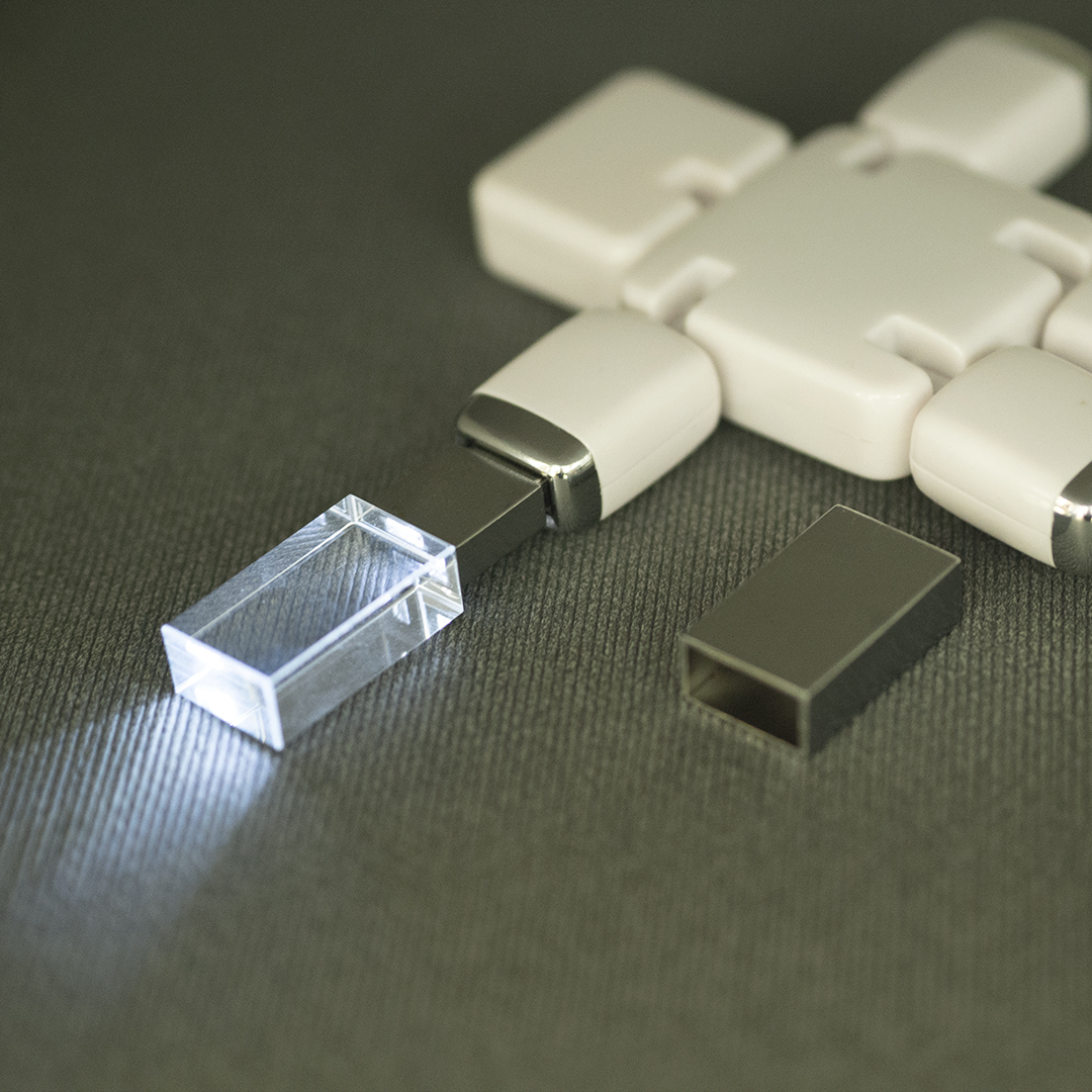 Флеш накопитель USB 2.0 Кристалл, металл/стекло, прозрачный/серебристый, подсветка белым,16 GB (Изображение 2)