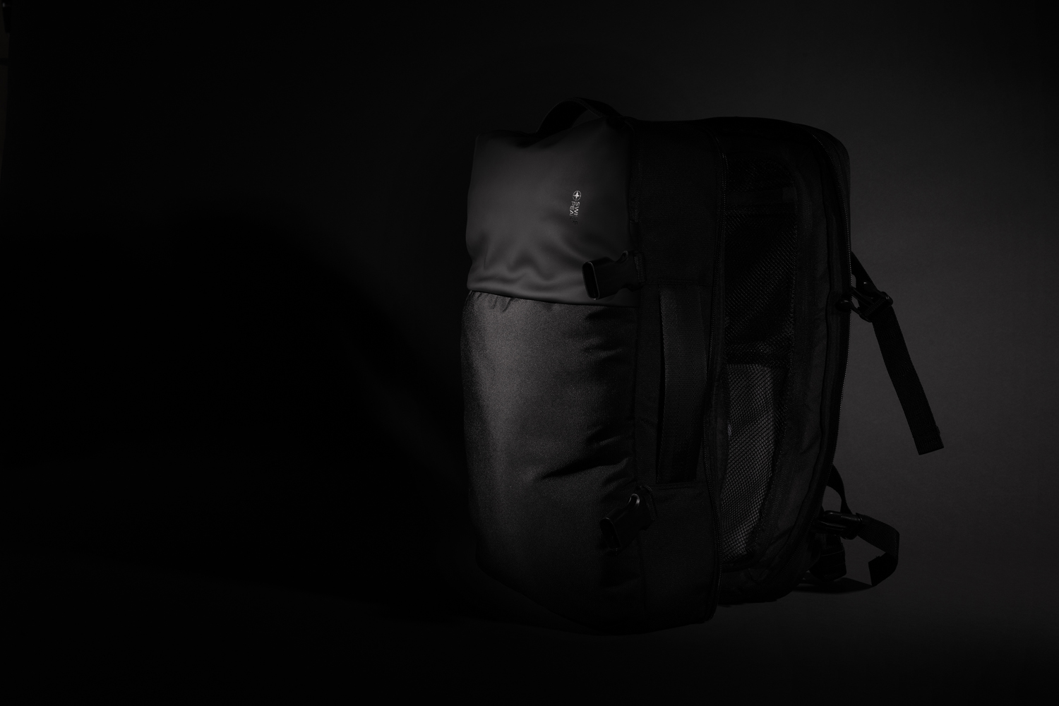 Рюкзак для путешествий Swiss Peak из rPET AWARE™ с регулируемым объемом, 15.6" (Изображение 5)