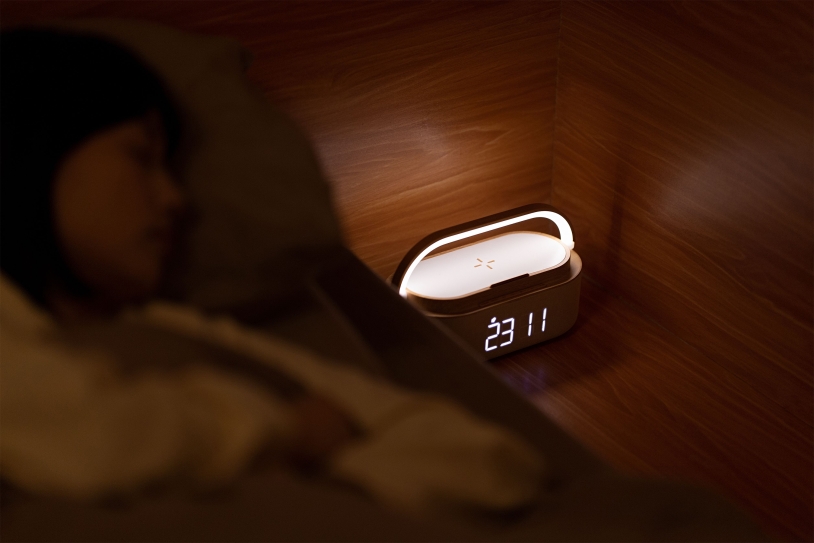Bluetooth стерео-колонка "Smart Band" 10Вт (2х5Вт) с беспроводным (15W) ЗУ, лампой, часами, FM радио (бежевый) (Изображение 7)
