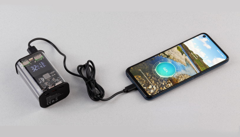 Зарядное (22.5W) устройство "Inside" 9000 mAh с прозрачным корпусом и цифровым индикатором заряда/напряжения/силы тока (черный) (Изображение 4)