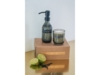 Набор Wellmark Discovery с дозатором мыла для рук объемом 250 мл и ароматизированной свечой 150 г с ароматом темного янтаря - Зеленый лесной (Изображение 2)