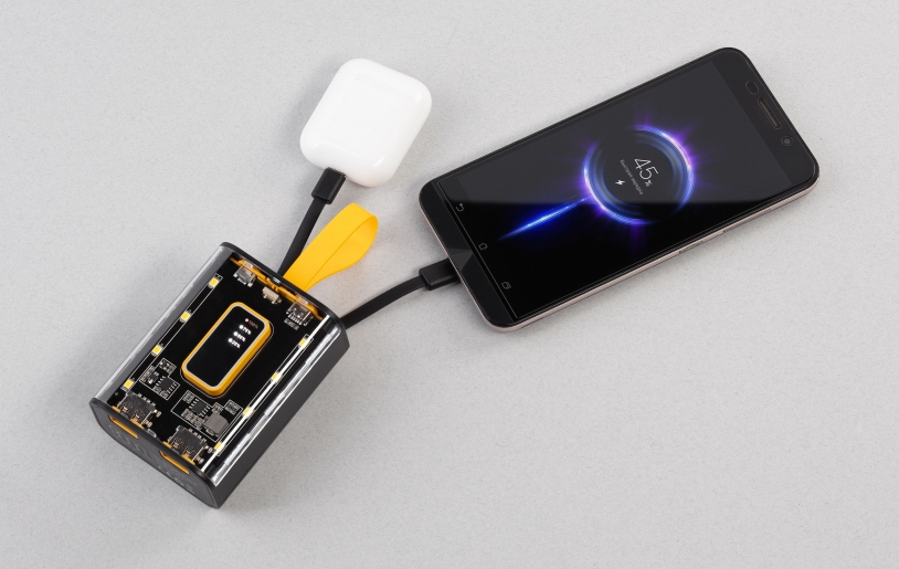 Зарядное устройство "Shine" 9000 mAh с LED-подсветкой, встроенными кабелями Type-C/Lightning/USB (Изображение 5)