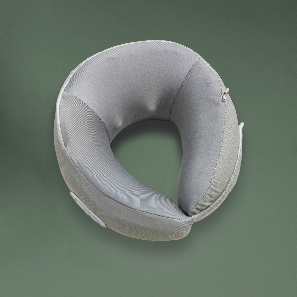 Подушка-массажер "Hug" с функцией обогрева (серый) (Изображение 1)
