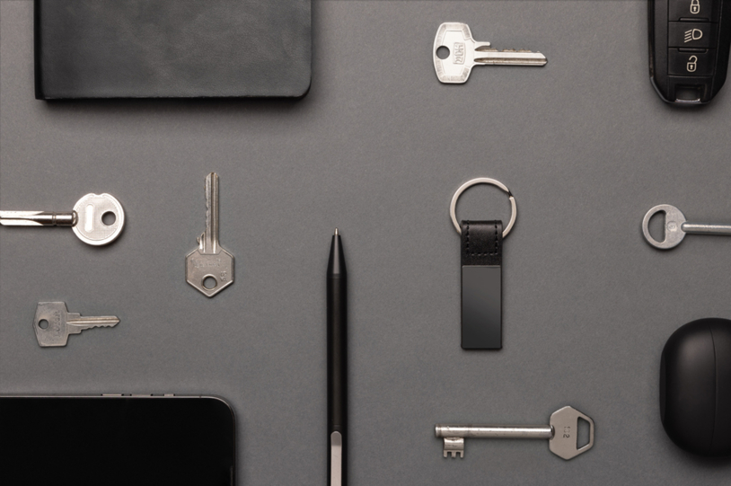 Брелок Luxury из полиуретана и переработанного цинка RCS (Изображение 6)