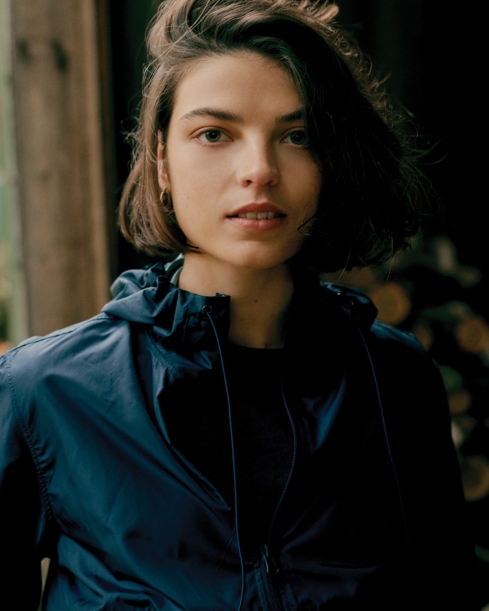 Ветровка Iqoniq Logan из переработанного полиэстера AWARE™, унисекс, 70 г/м² (Изображение 12)