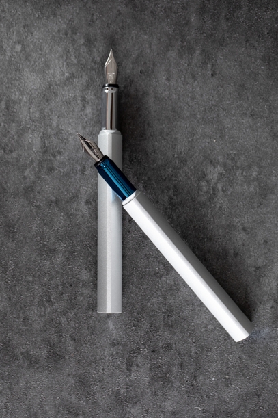 Перьевая ручка PININFARINA PF One SILVER /BLUE (Изображение 20)