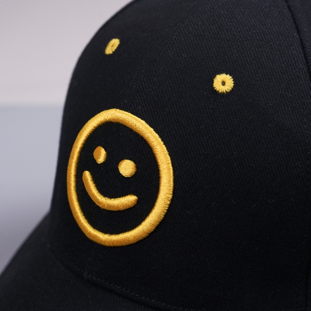 Образец бейсболка CUSTOM MERCH, 6 клиньев, металлическая застёжка с логотипом (Изображение 5)