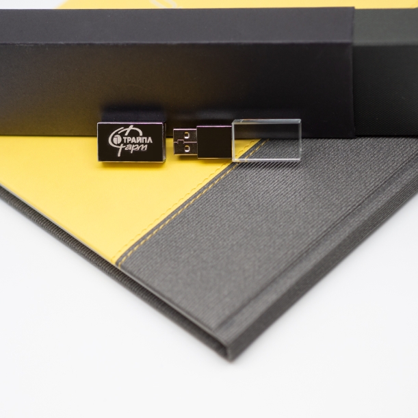 Флеш накопитель USB 2.0 Кристалл Матовый, металл/стекло, прозрачный/серебристый, подсветка синим (Изображение 4)