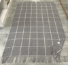 Плед акриловый Super Soft Square размер 120*160 см, темно-серый в клетку, плотность 415гр/м2,  в подарочной белой крафтовой коробке с окошком (Изображение 5)