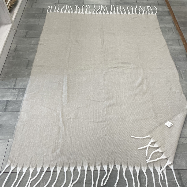 Плед акриловый Super Soft Nature размер 120*160 см, серый, плотность 450гр/м2,  в подарочной белой крафтовой коробке с окошком (Изображение 5)