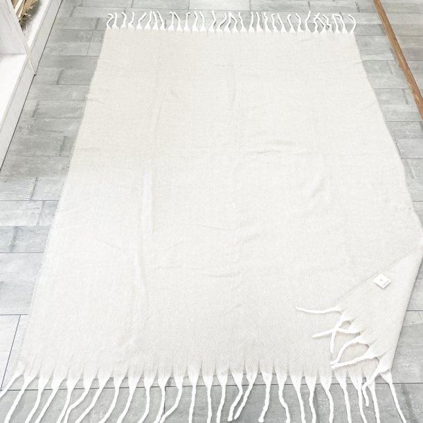 Плед акриловый Super Soft Nature размер 120*160 см, белый, плотность 450гр/м2,  в подарочной белой крафтовой коробке с окошком (Изображение 5)