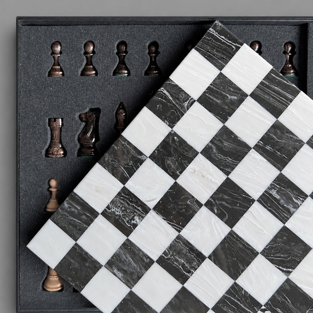 Шахматы ручной работы TABIA из акрилового камня/дерево Бук (черный/белый/светло-коричневый/темно-коричневый)  (Изображение 1)