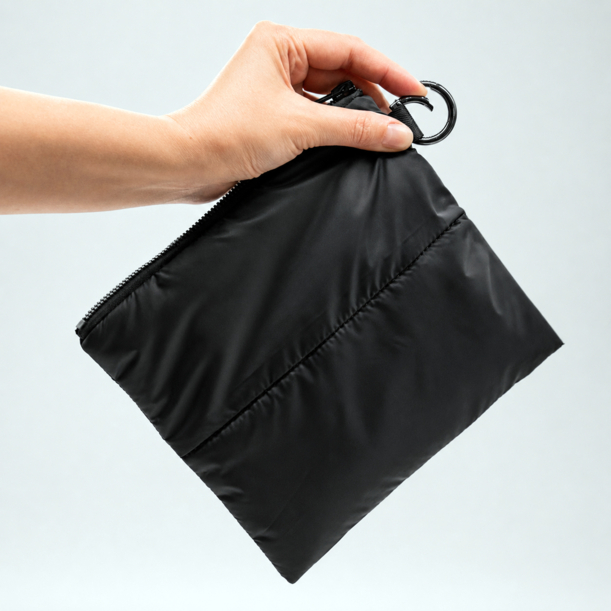 Органайзер для мелочей Superbag Bubble, стёганый, на молнии, с креплением на кольцо-карабин (черный) (Изображение 5)