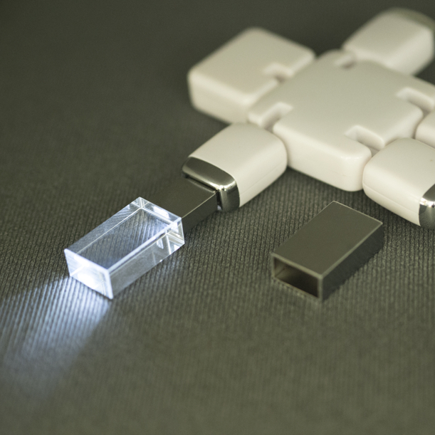 Флеш накопитель USB 2.0 Кристалл, металл/стекло, прозрачный/серебристый, подсветка белым,16 GB (Изображение 2)