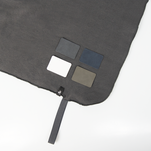 Плед дорожный флисовый Comfort Travel Blanket Warm, темно-серый, размер 152*127 см (Изображение 4)