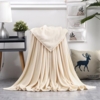Плед мягкий флисовый Super Soft  Comfort, 125*150 см, бежевый,в подарочной белой крафтовой коробке с окошком (Изображение 4)