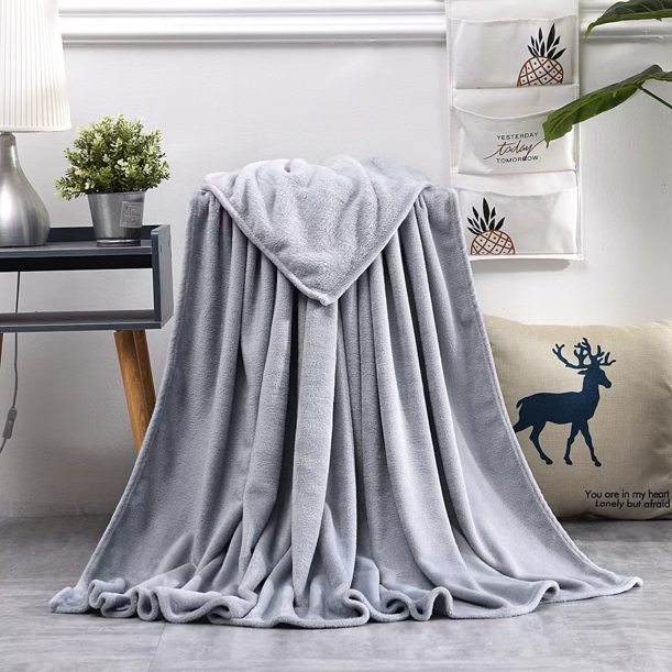 Плед мягкий флисовый Super Soft  Comfort, 125*150 см, серый, в подарочной белой крафтовой коробке с окошком (Изображение 4)