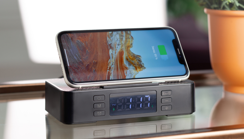 Настольные часы "Smart Box" с bluetooth колонкой (2х3Вт), беспроводным (15W) зарядным устройством и складной подставкой под смартфон (черный) (Изображение 3)