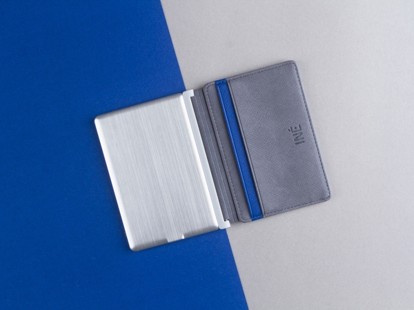Портмоне с зарядным устройством INE, 3000 mAh (серый)  (Изображение 2)