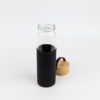 Бутылка стеклянная с силиконовой манжетой и бамбуковой крышкой  Glass , черный (Изображение 3)