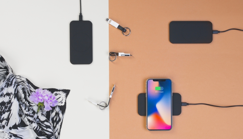 Настольное беспроводное зарядное устройство "Slim SOFTTOUCH" (черный) (Изображение 3)